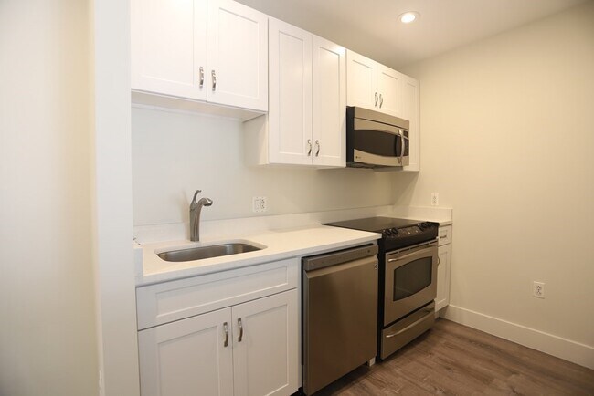 Building Photo - 24 2nd St