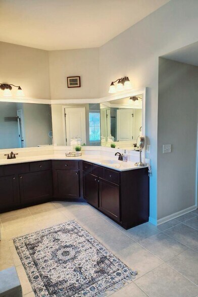 Master bathroom - 4145 Pleasant Woods Dr