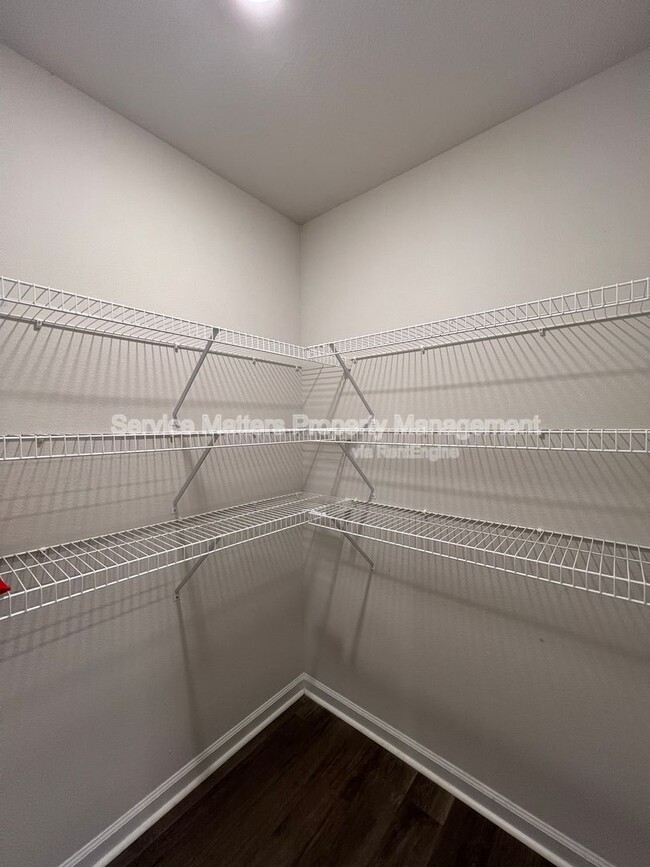 Building Photo - 5096 Gaineswood Dr