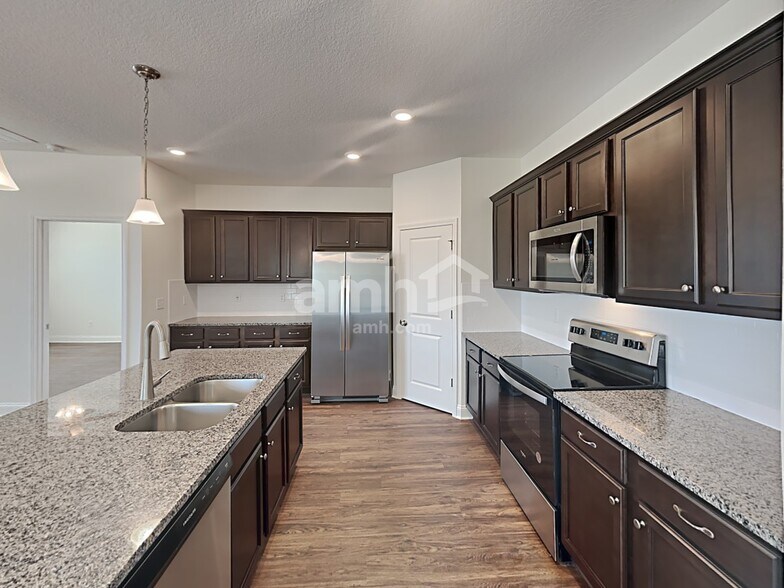Building Photo - 34 Carlitos Way