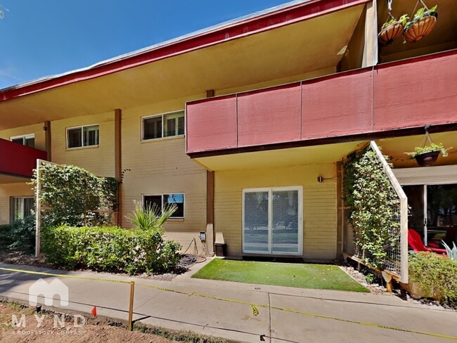 Building Photo - 355 E Thomas Rd