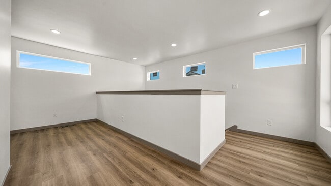 Building Photo - 367 Toms Cyn Dr