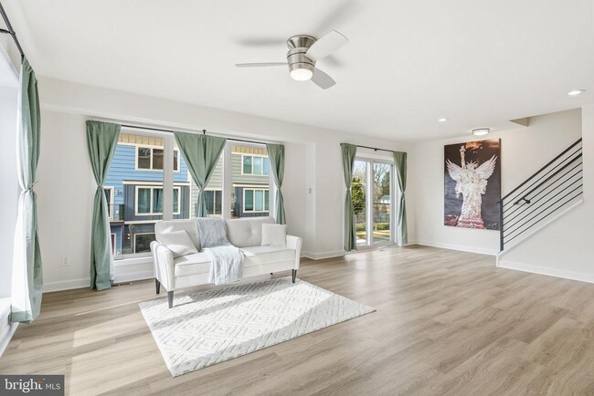 Building Photo - 139 Oak View St