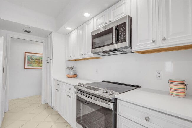 Building Photo - 4100 N Ocean Dr