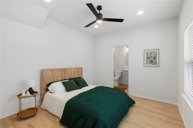 Building Photo - 307 Sterling St