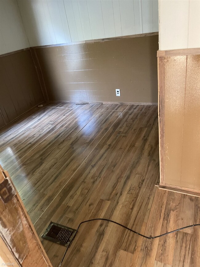 Building Photo - 3 br, 1 bath Mobile Home - 117 Perry Street