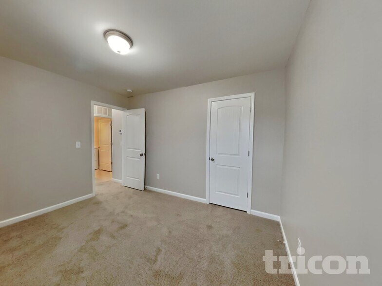 Building Photo - 144 Yadkin St