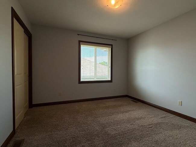 Building Photo - 3 bedroom 2 bath in Washburn Rural District