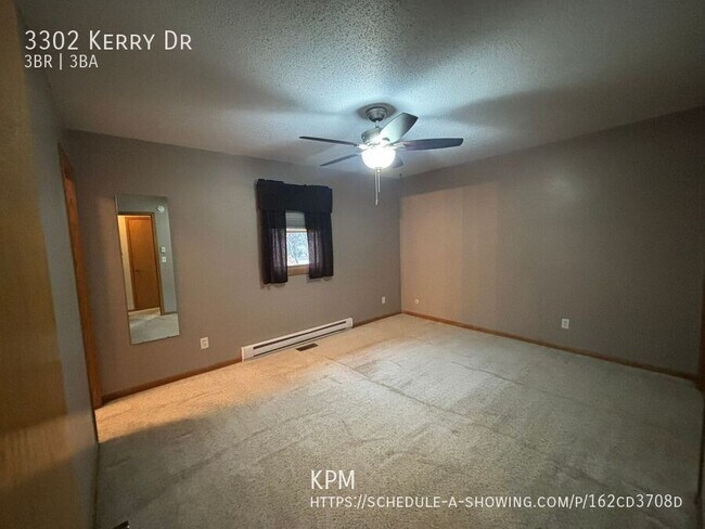 Building Photo - 3302 Kerry Dr