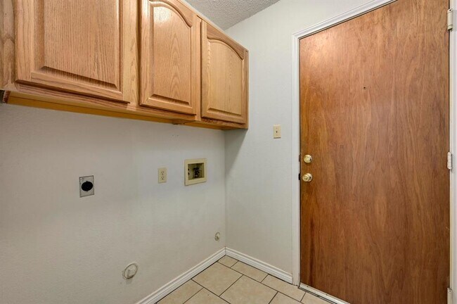 Building Photo - 9312 Silk Oak Cove
