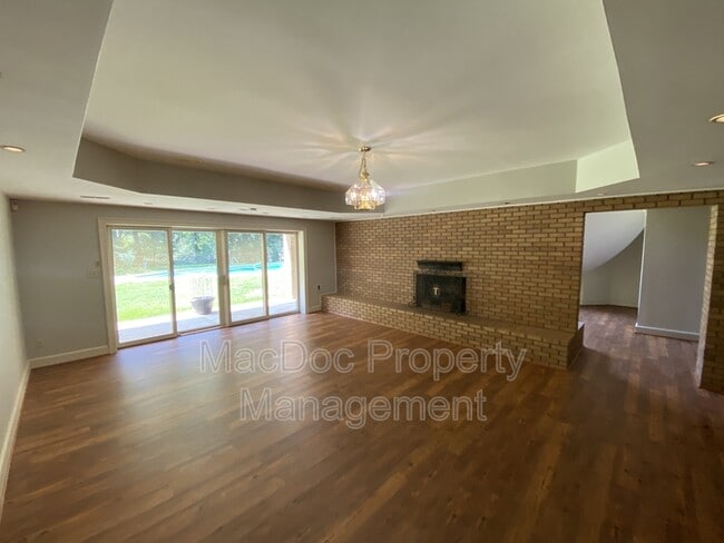 Building Photo - 11225 N Club Dr