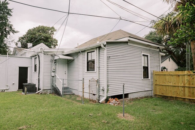 Building Photo - Newly renovated cottage