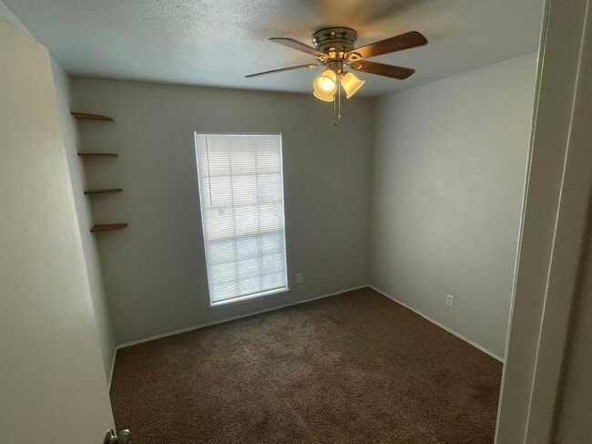 Building Photo - Beautiful 4 Bedroom For Rent!