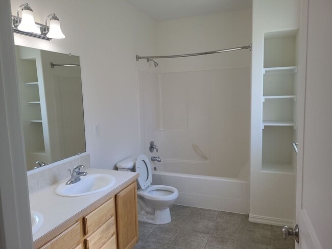 Building Photo - 1/2 OFF DECEMBER RENT - Garage & All Appliances