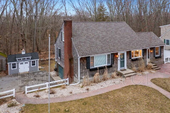 Building Photo - 15 Wiemes Ct