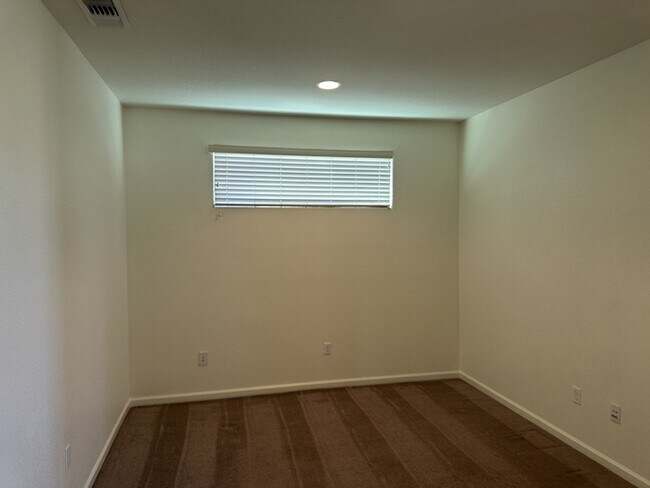 Building Photo - Gorgeous Mountain House 4 Bedroom 3 Bath Home