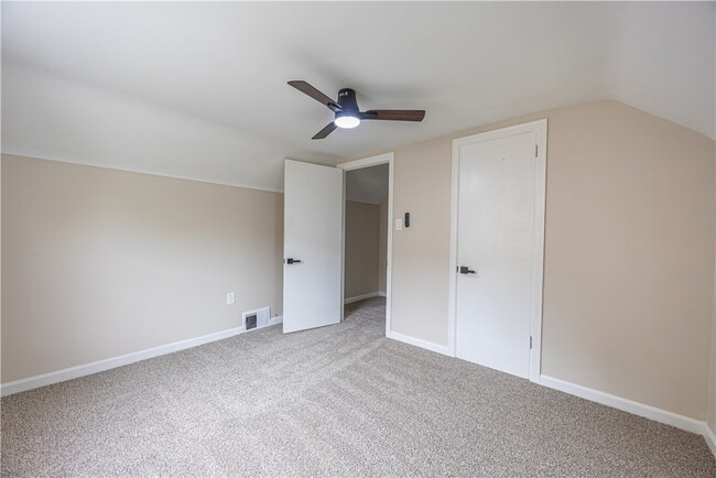 Building Photo - 552 Stephens St