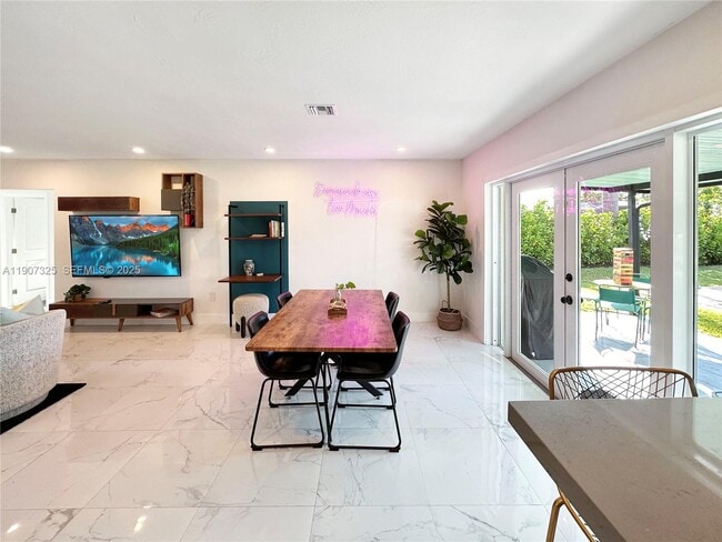 Building Photo - 1424 NE 118th St