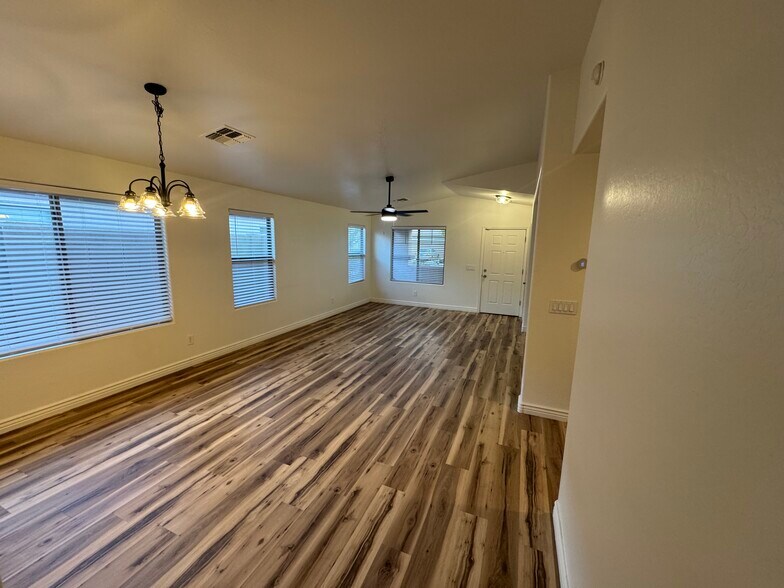 Living room - 2432 W Tamarisk Ave