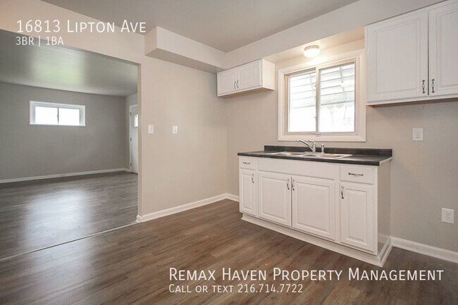Building Photo - 16813 Lipton Ave, Cleveland - Charming 3 B...