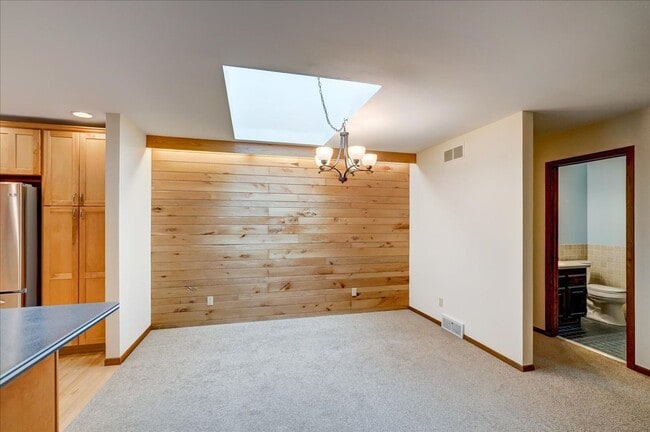 Building Photo - Parkwood Hills – Spacious 4 Bedroom, 3 Bat...