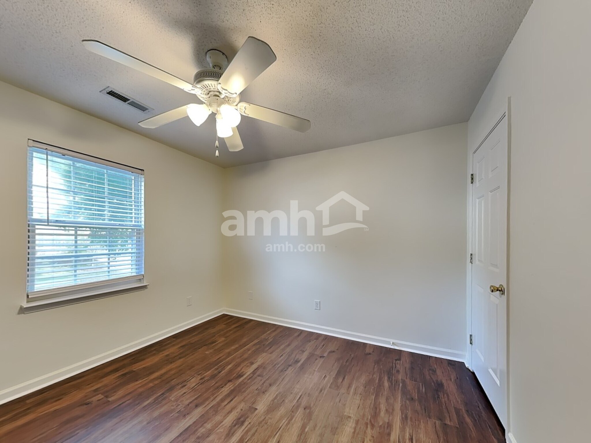 Building Photo - 316 Windsong Dr