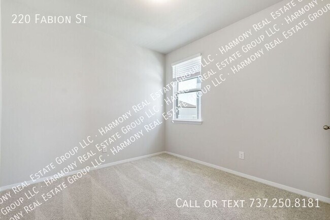 Building Photo - 220 Fabion St