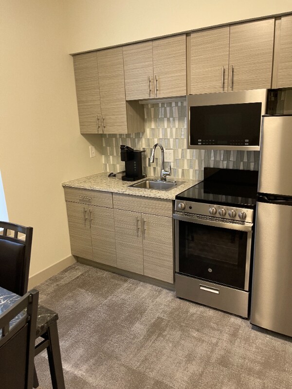 Building Photo - 1417 W 9th St