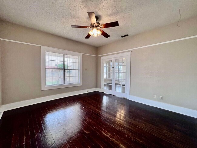 Building Photo - 2016 Rosario St