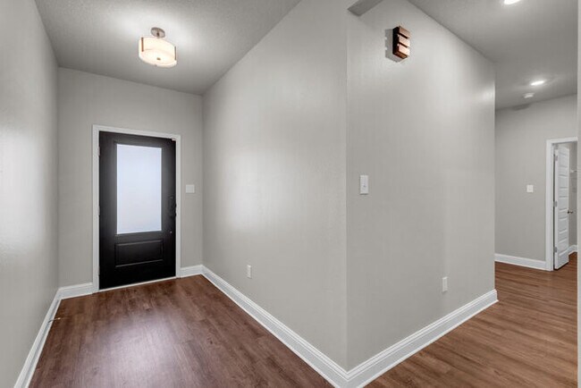 Building Photo - 9512 Mallette Dr
