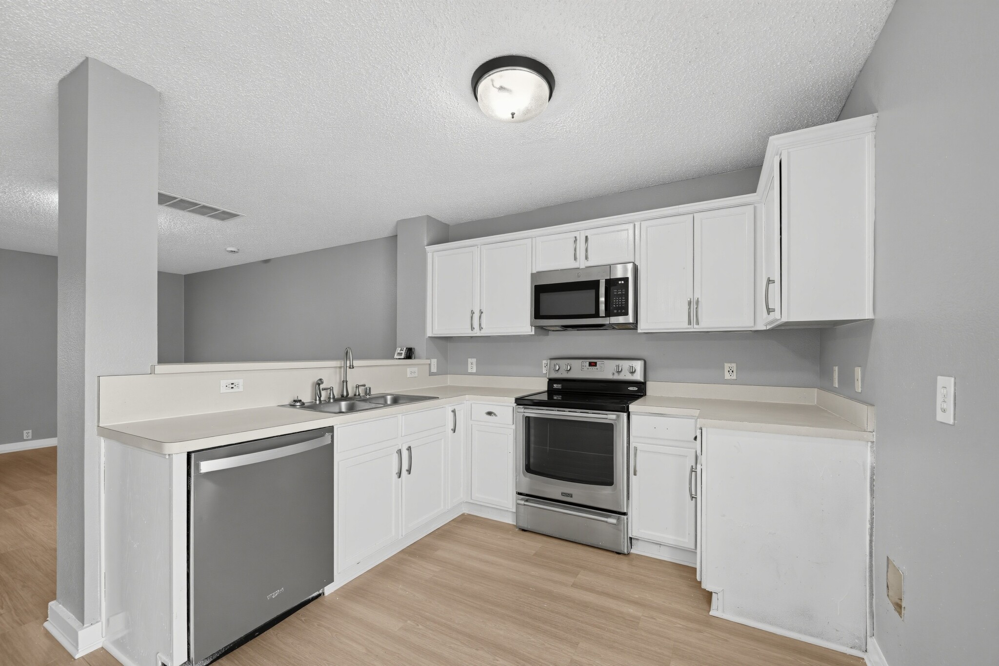 Building Photo - 3912 Sonoma Dr