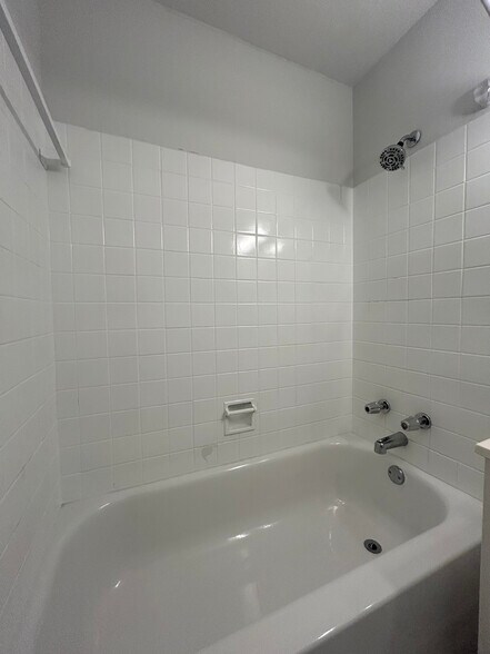 Building Photo - 1350 N Dearborn St