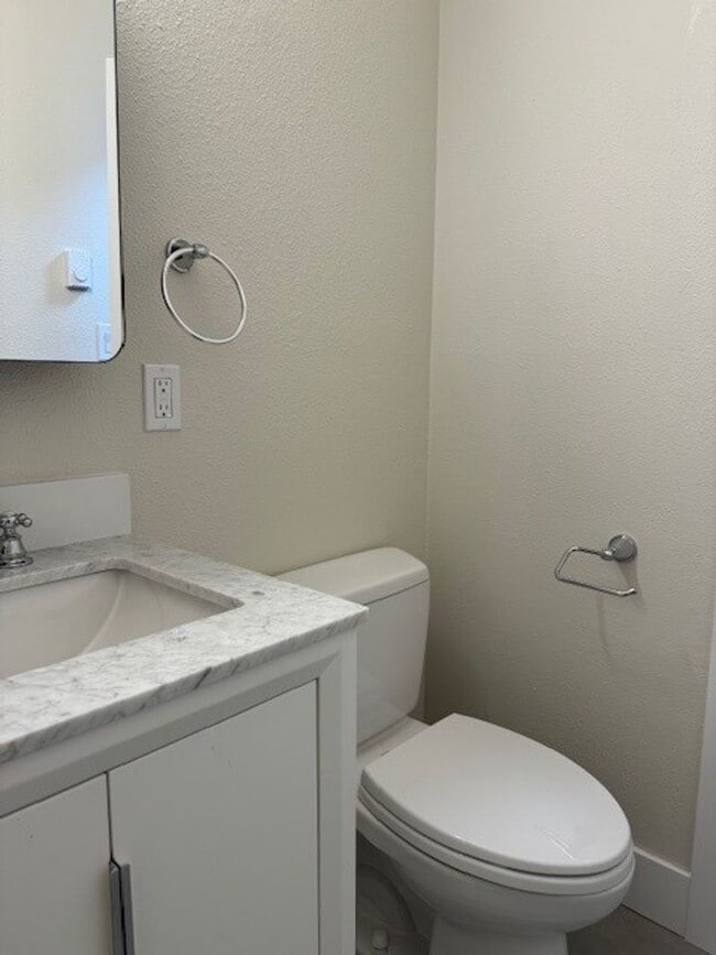 Building Photo - 182-Summer St