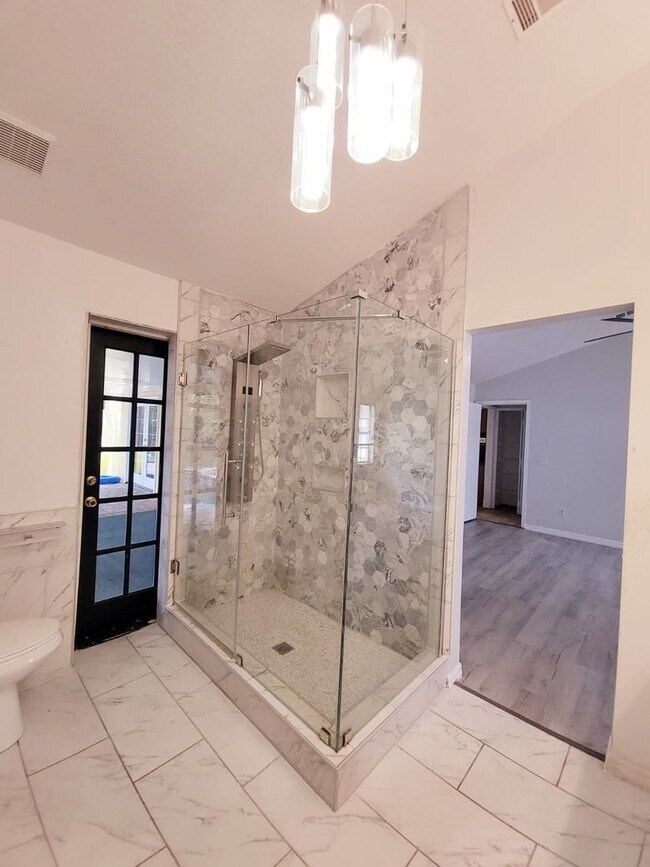 Building Photo - For Rent | Hidden Glen Community | 4 Bed, 2 Bath + Private Pool Oasis