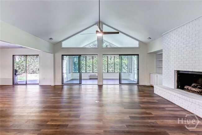 Building Photo - 18 Deer Run