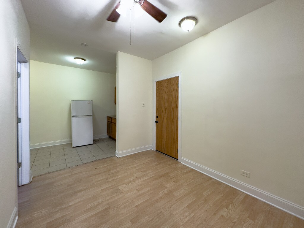 Building Photo - 4856 N Damen Ave