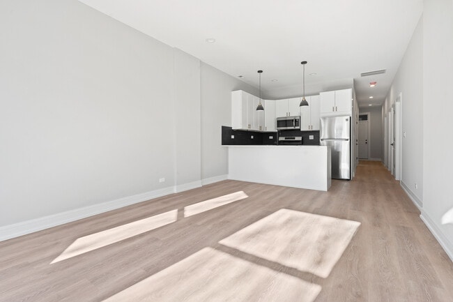 Building Photo - 2540 W Cortez St