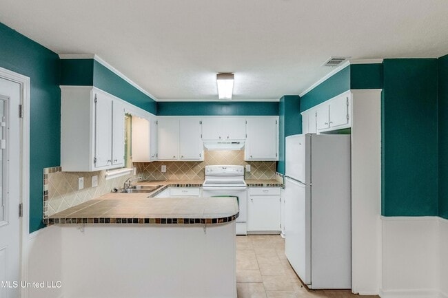 Building Photo - 201 Shadow Cove