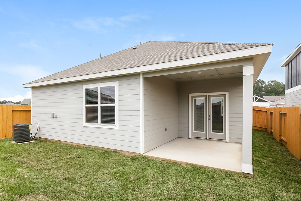 Building Photo - 16454 Honeysuckle Hl Dr