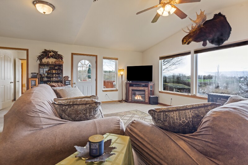 Building Photo - 670 Riverside Rd