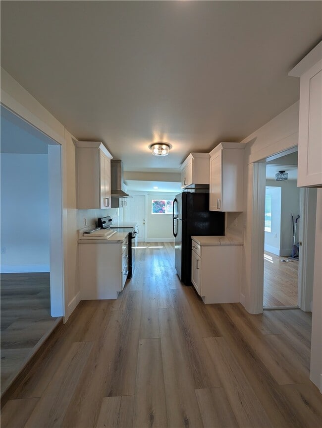 Building Photo - 506 W Wilshire Ave