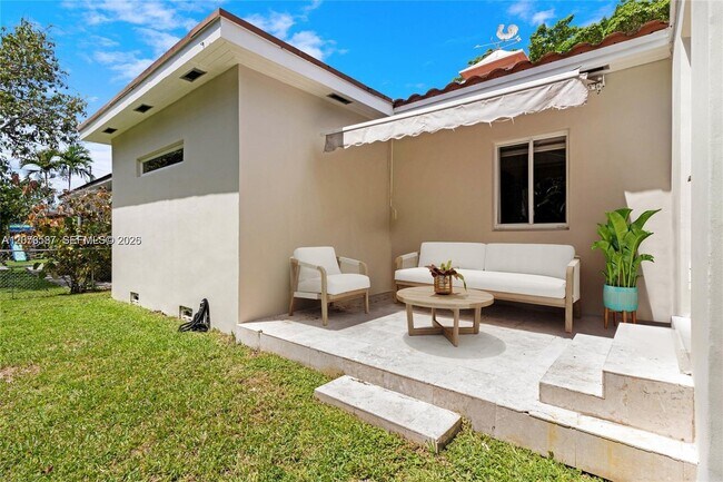 Building Photo - 535 SW 39th Ave