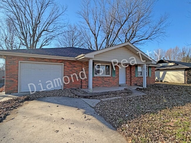 Building Photo - Charming 3 Bedroom Home with HUGE Shop!
