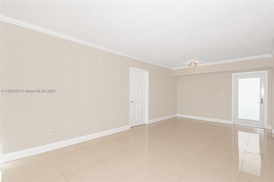 Building Photo - 7800 Collins Ave