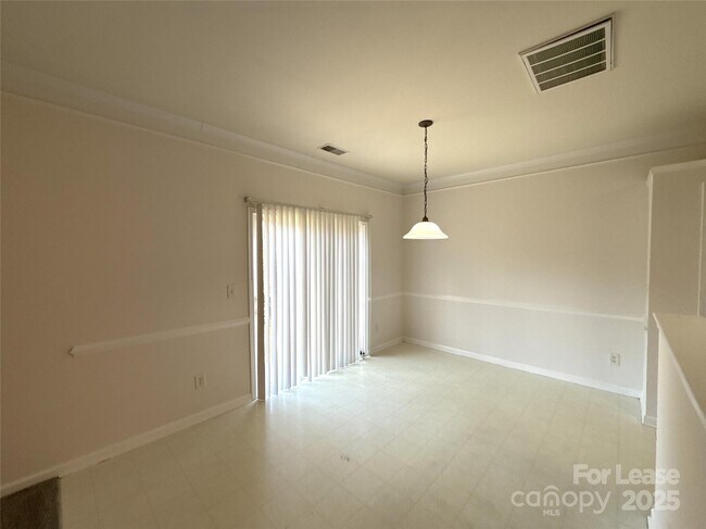 Building Photo - 2807 Forest Grove Ct