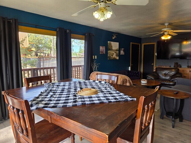 Building Photo - Furnished Four Bedroom Home With Sierra Bl...