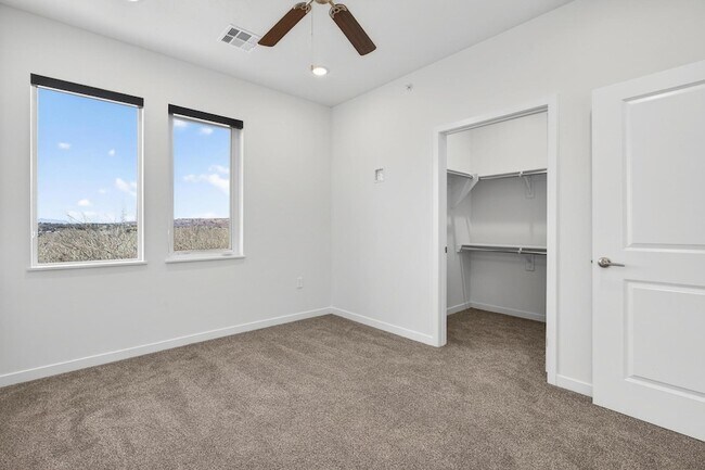 Building Photo - 983 W State St