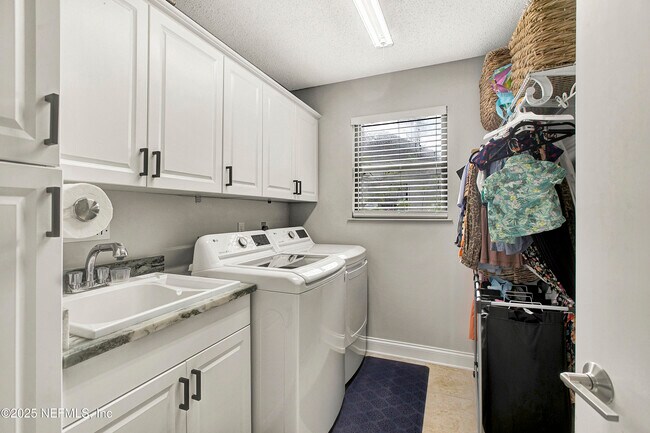 Building Photo - 5010 Button Wood Dr