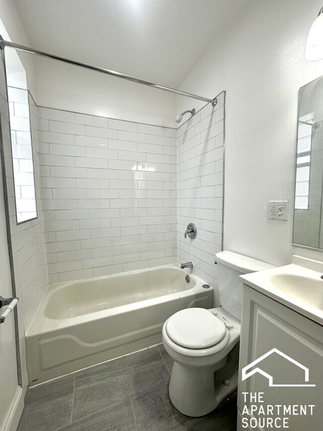 Building Photo - 4031 N Kenmore Ave