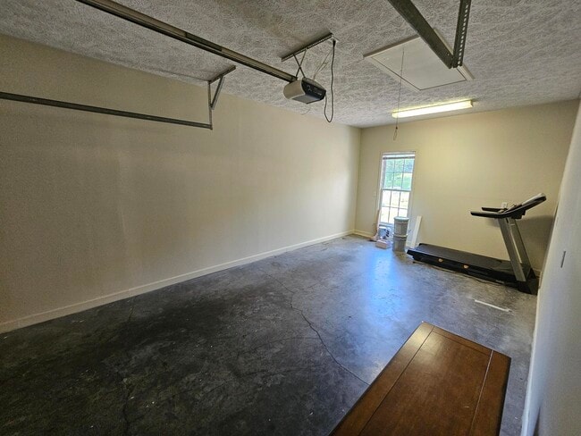 Building Photo - 8638 Reedy Creek Rd